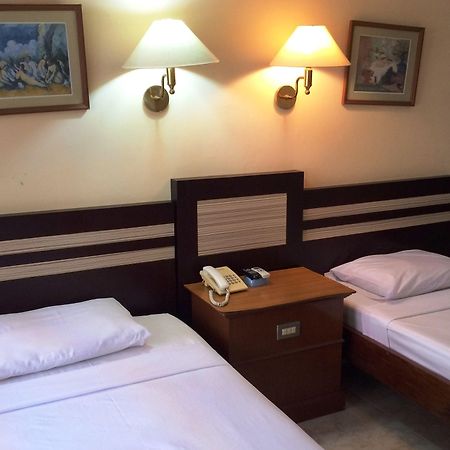Sri Ratu Hotel レギャン エクステリア 写真