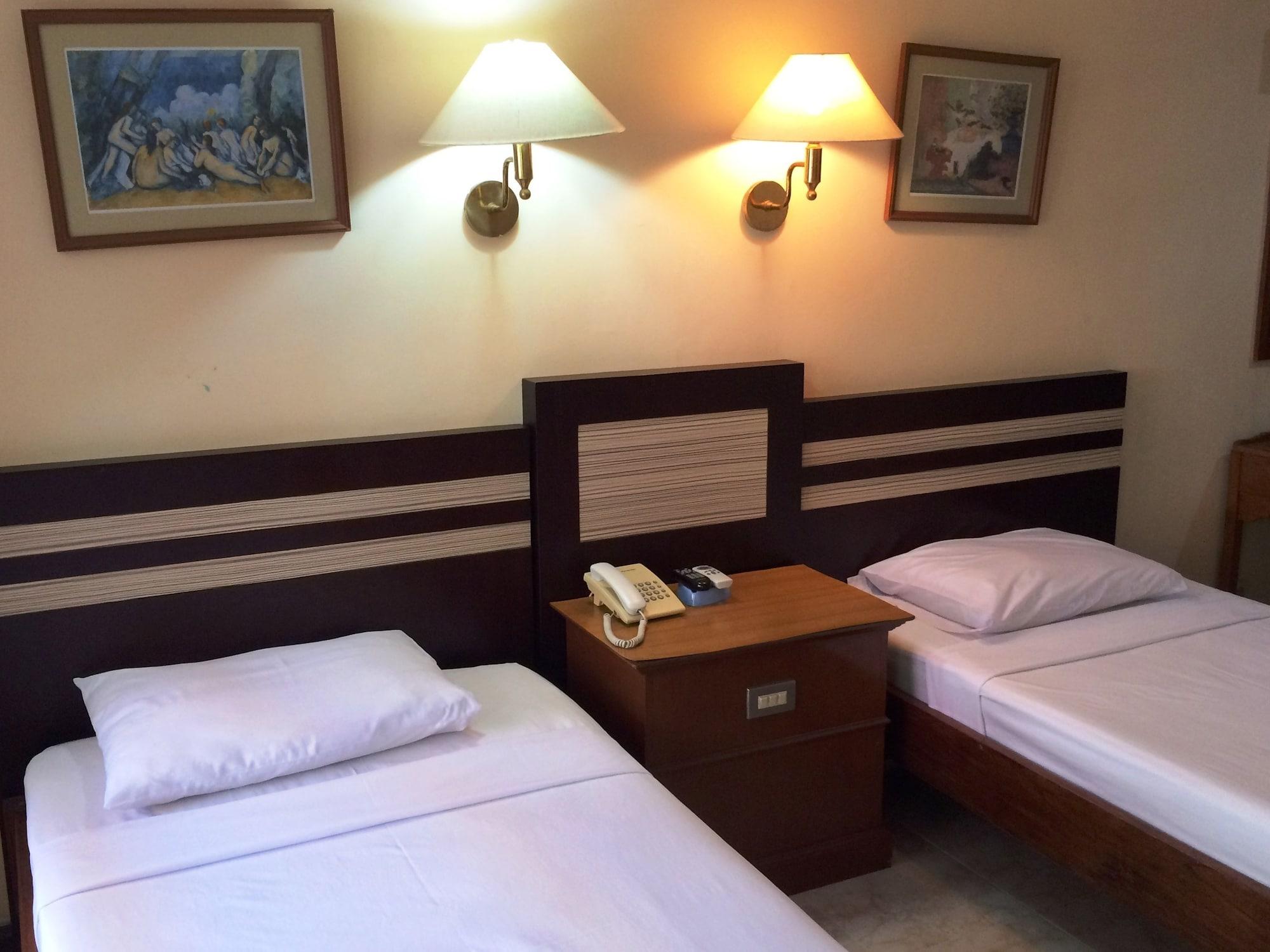 Sri Ratu Hotel レギャン エクステリア 写真