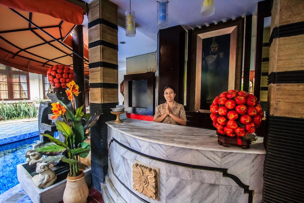 Sri Ratu Hotel レギャン エクステリア 写真