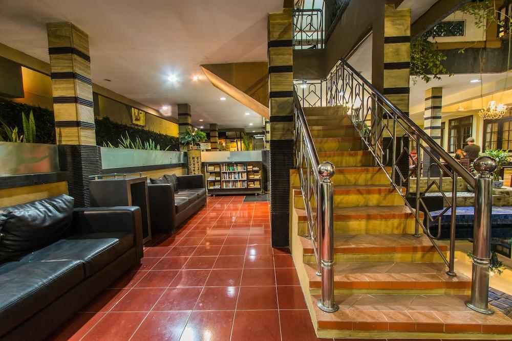 Sri Ratu Hotel レギャン エクステリア 写真