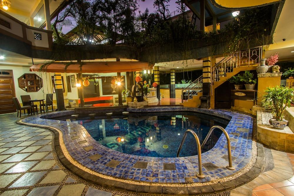 Sri Ratu Hotel レギャン エクステリア 写真