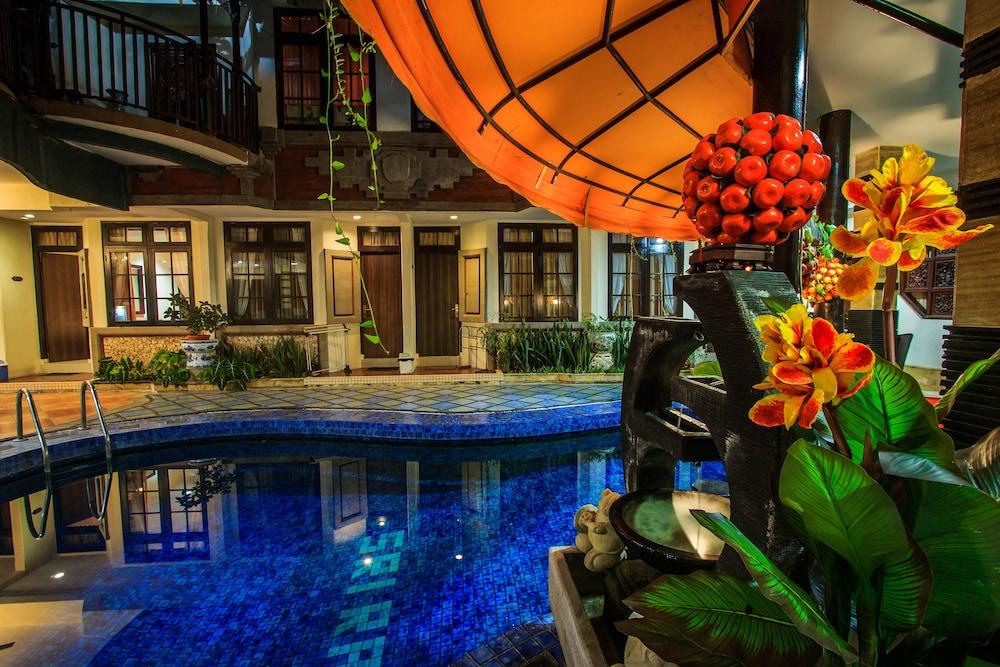 Sri Ratu Hotel レギャン エクステリア 写真