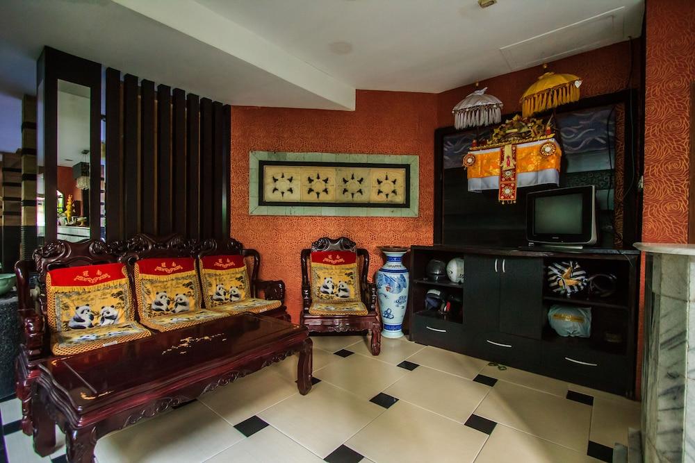 Sri Ratu Hotel レギャン エクステリア 写真