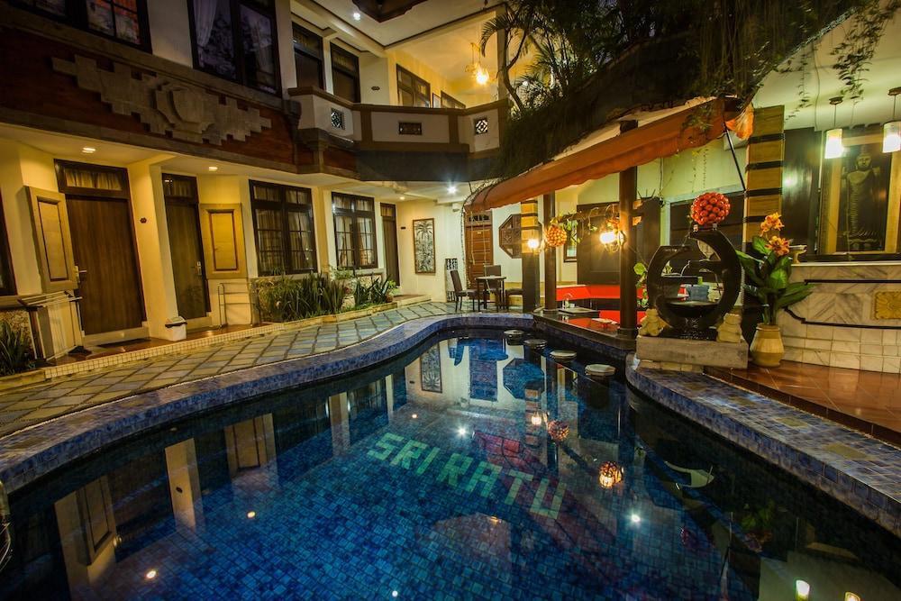 Sri Ratu Hotel レギャン エクステリア 写真