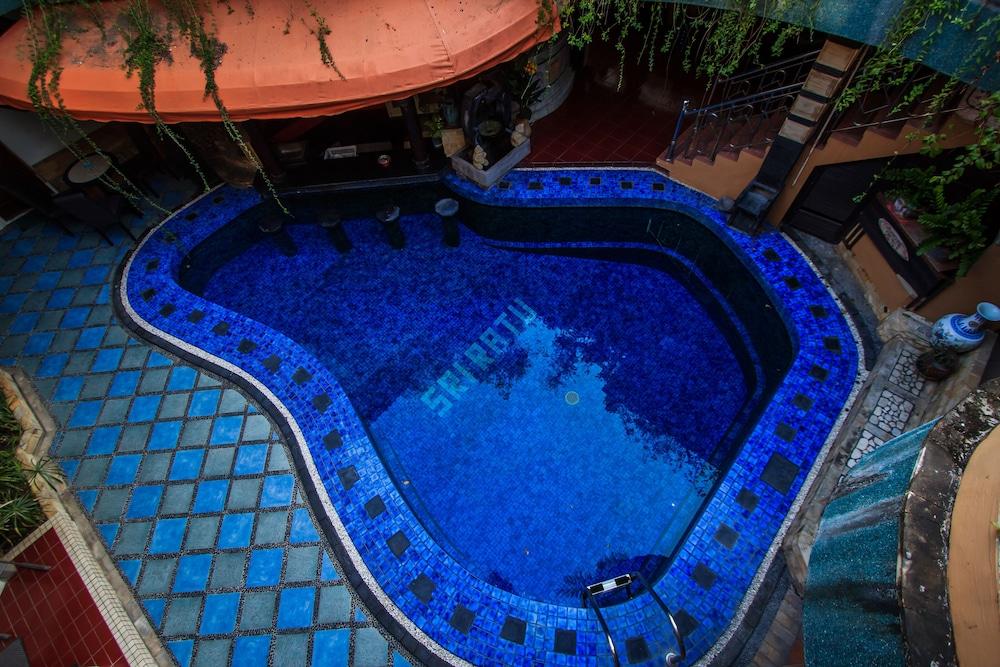 Sri Ratu Hotel レギャン エクステリア 写真
