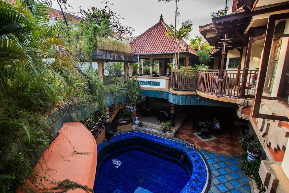 Sri Ratu Hotel レギャン エクステリア 写真