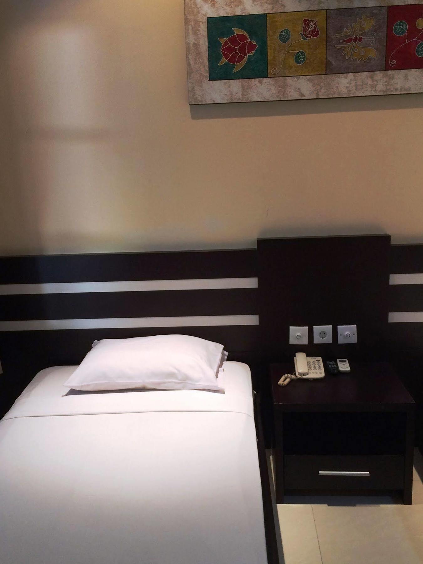 Sri Ratu Hotel レギャン エクステリア 写真